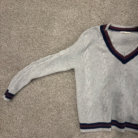 SOLD Gray Sweater Size: Large - Picture 2 of 5